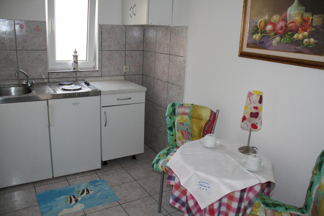 Apartmani Anitas グラダツ エクステリア 写真